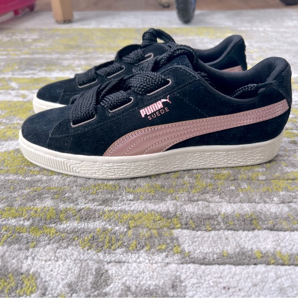 Puma Suede Heart Size 4 Black/Rose Gold - Picture 1 of 5